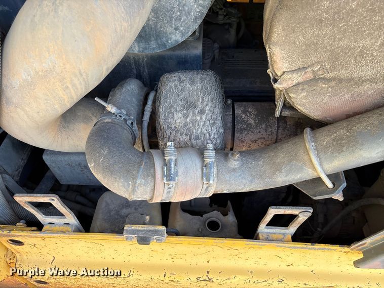 image for item YA1284 2006 Komatsu D65EX-15E0 dozer