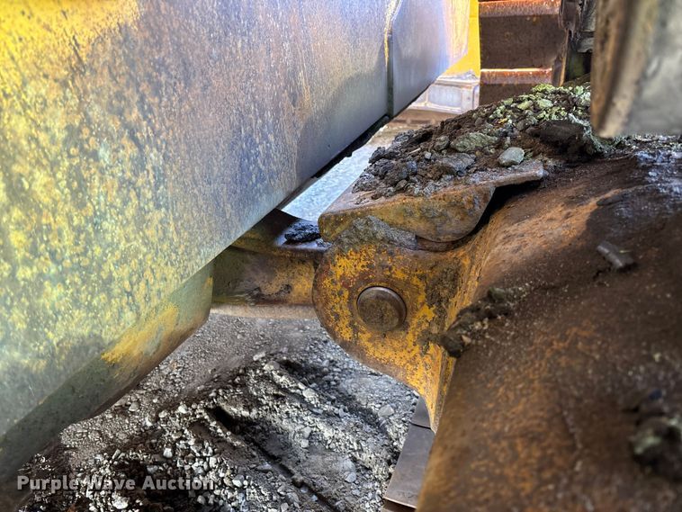 image for item YA1284 2006 Komatsu D65EX-15E0 dozer