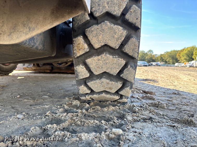 image for item YA1285 2017 Bobcat S570 skid steer loader
