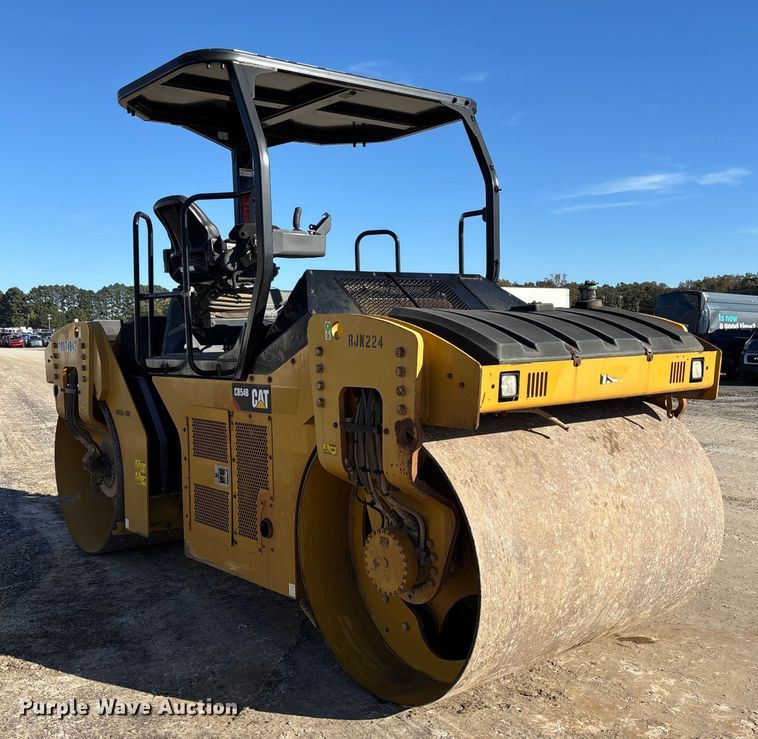 image for item YA1286 2016 Caterpillar CB54B double drum vibratory roller