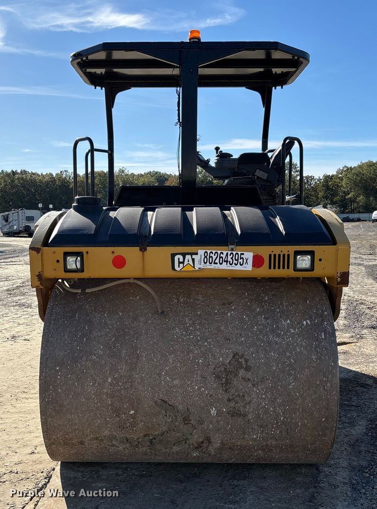 image for item YA1286 2016 Caterpillar CB54B double drum vibratory roller