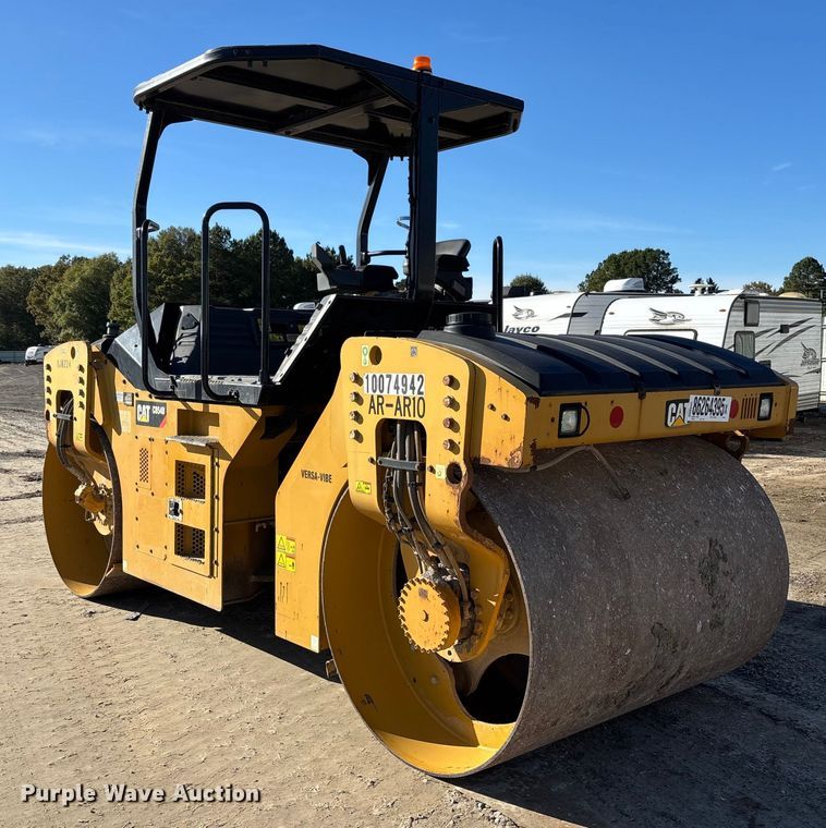 image for item YA1286 2016 Caterpillar CB54B double drum vibratory roller