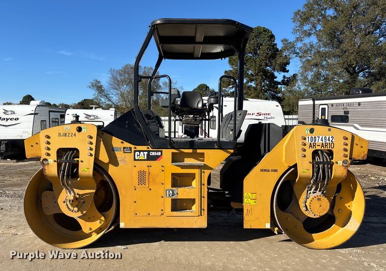 image for item YA1286 2016 Caterpillar CB54B double drum vibratory roller