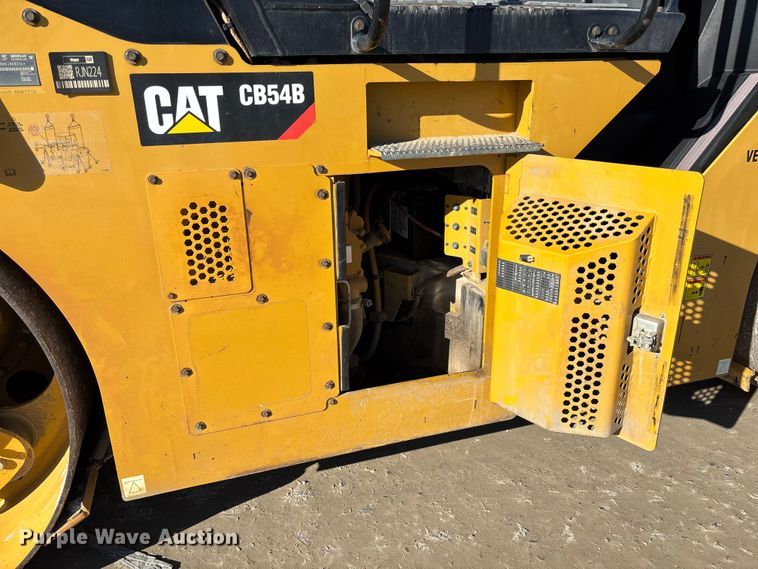 image for item YA1286 2016 Caterpillar CB54B double drum vibratory roller