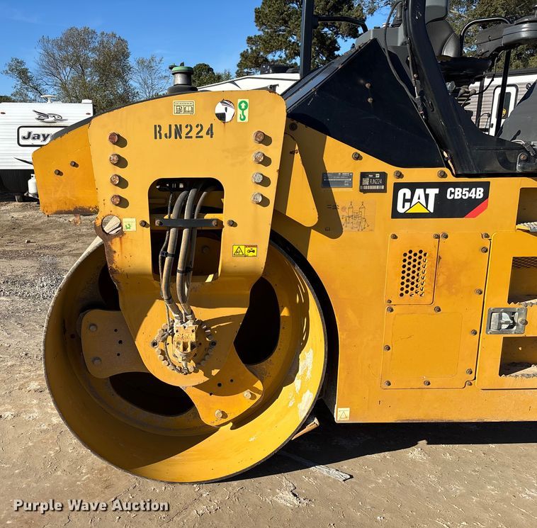 image for item YA1286 2016 Caterpillar CB54B double drum vibratory roller