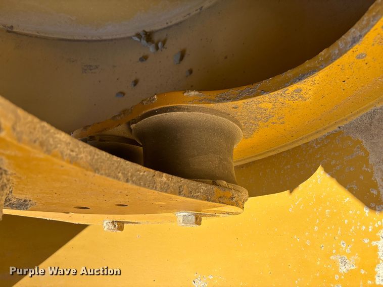 image for item YA1286 2016 Caterpillar CB54B double drum vibratory roller