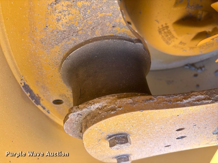 image for item YA1286 2016 Caterpillar CB54B double drum vibratory roller