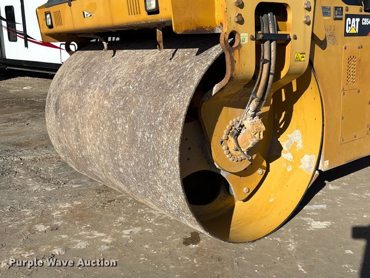image for item YA1286 2016 Caterpillar CB54B double drum vibratory roller