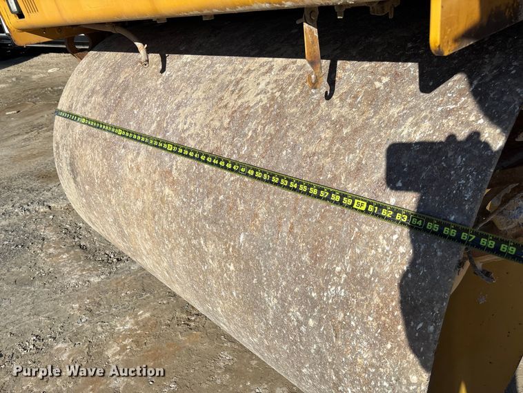 image for item YA1286 2016 Caterpillar CB54B double drum vibratory roller