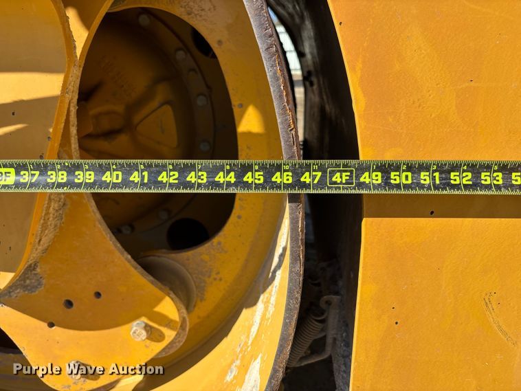 image for item YA1286 2016 Caterpillar CB54B double drum vibratory roller