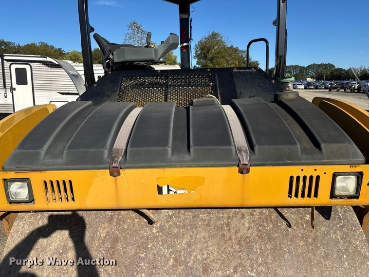 image for item YA1286 2016 Caterpillar CB54B double drum vibratory roller