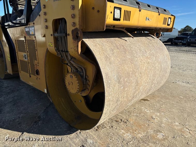 image for item YA1286 2016 Caterpillar CB54B double drum vibratory roller