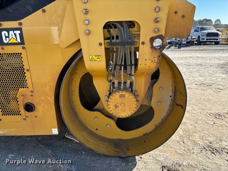 image for item YA1286 2016 Caterpillar CB54B double drum vibratory roller