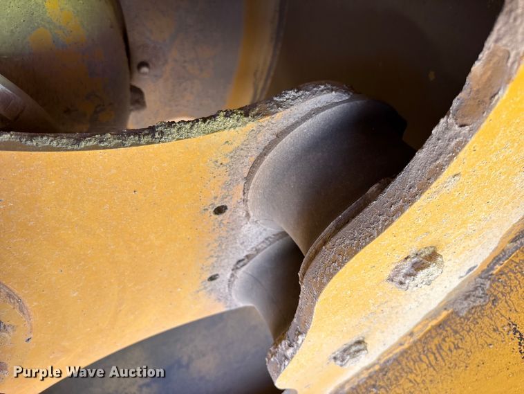 image for item YA1286 2016 Caterpillar CB54B double drum vibratory roller