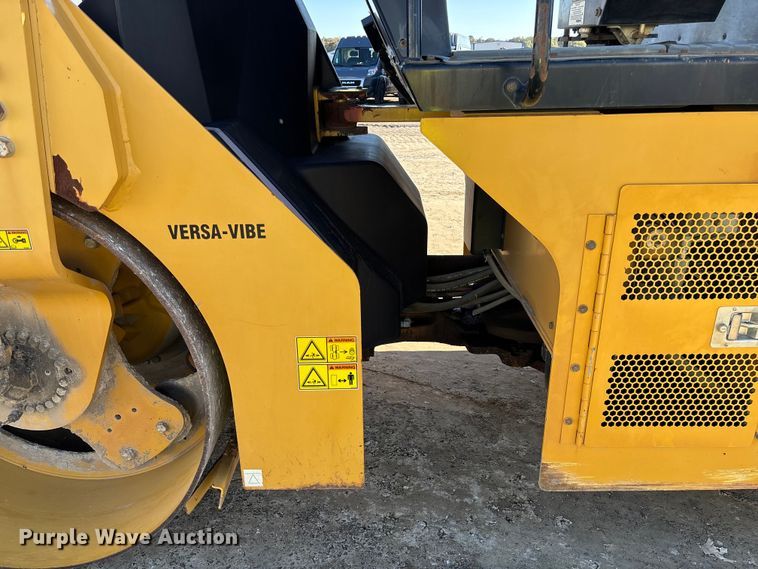 image for item YA1286 2016 Caterpillar CB54B double drum vibratory roller