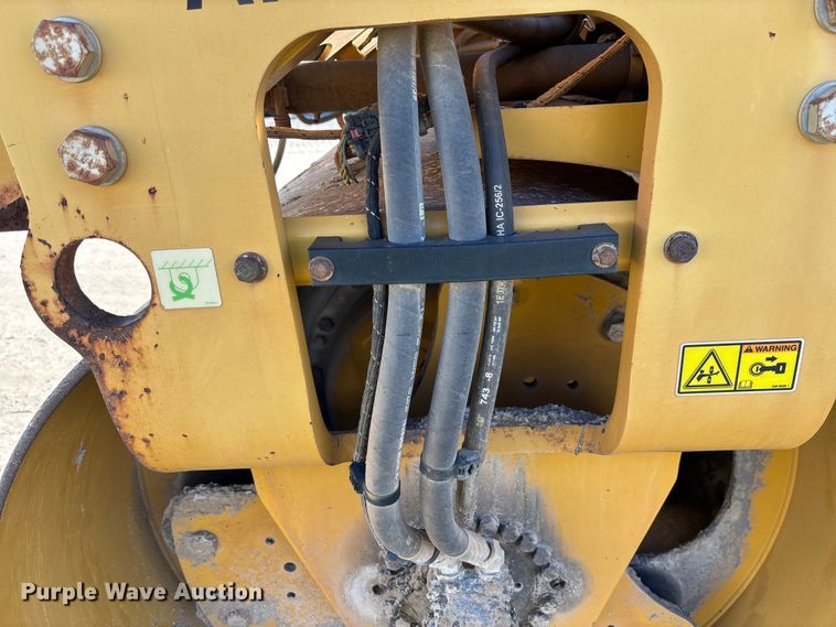 image for item YA1286 2016 Caterpillar CB54B double drum vibratory roller