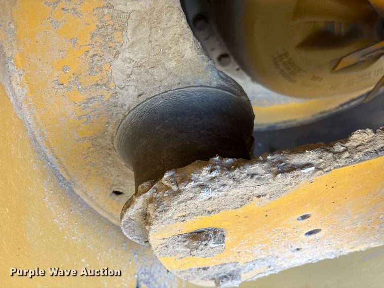 image for item YA1286 2016 Caterpillar CB54B double drum vibratory roller