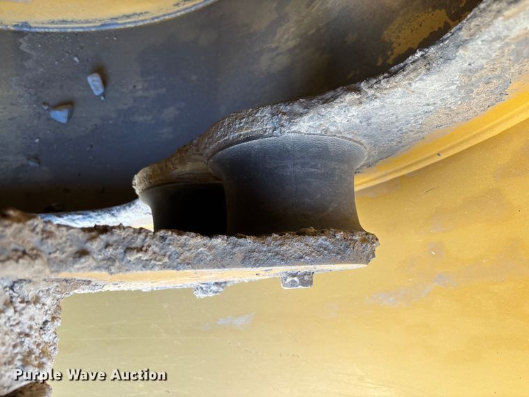 image for item YA1286 2016 Caterpillar CB54B double drum vibratory roller