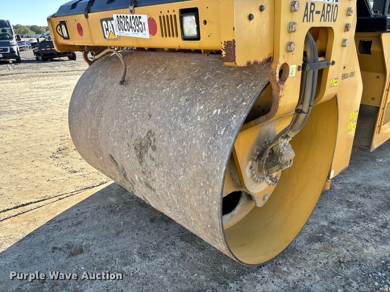 image for item YA1286 2016 Caterpillar CB54B double drum vibratory roller