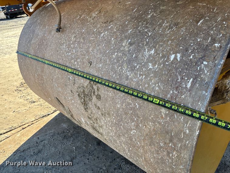 image for item YA1286 2016 Caterpillar CB54B double drum vibratory roller