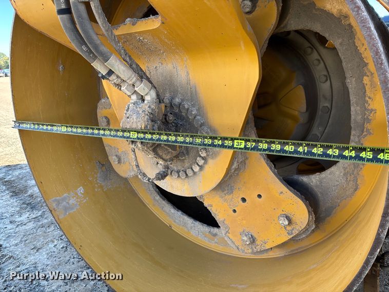 image for item YA1286 2016 Caterpillar CB54B double drum vibratory roller