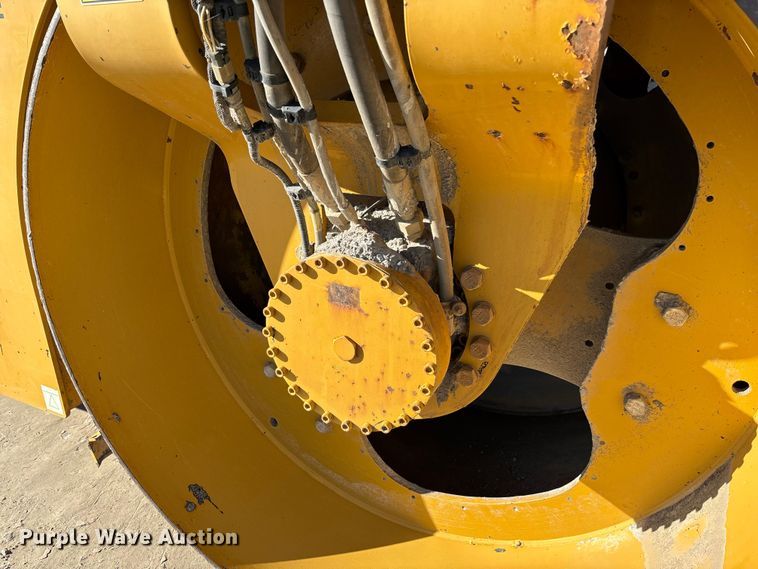 image for item YA1286 2016 Caterpillar CB54B double drum vibratory roller