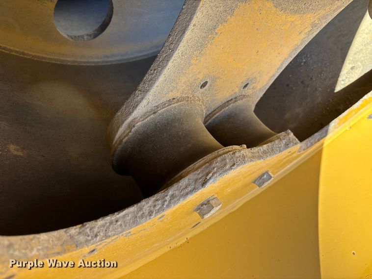 image for item YA1286 2016 Caterpillar CB54B double drum vibratory roller