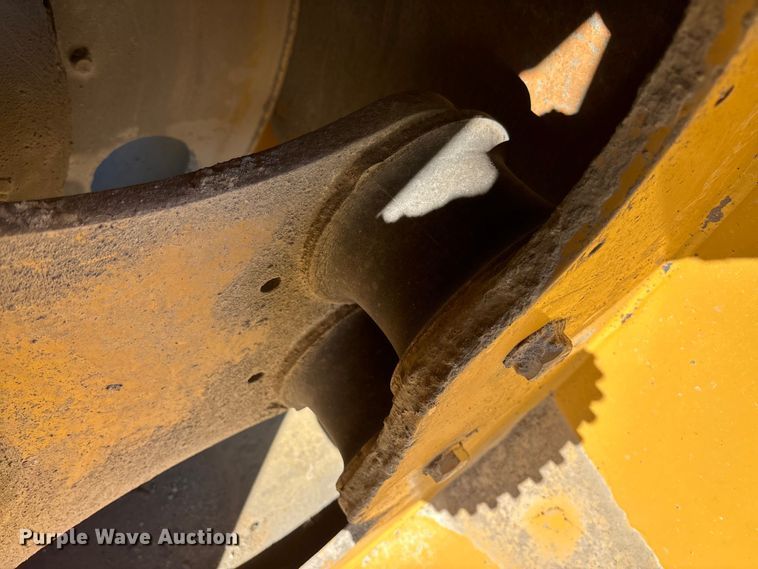 image for item YA1286 2016 Caterpillar CB54B double drum vibratory roller