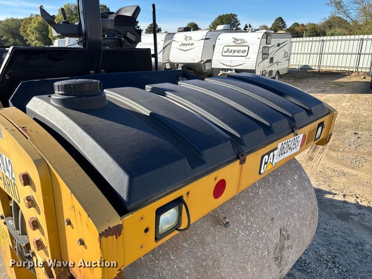 image for item YA1286 2016 Caterpillar CB54B double drum vibratory roller