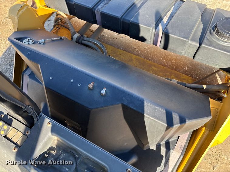 image for item YA1286 2016 Caterpillar CB54B double drum vibratory roller