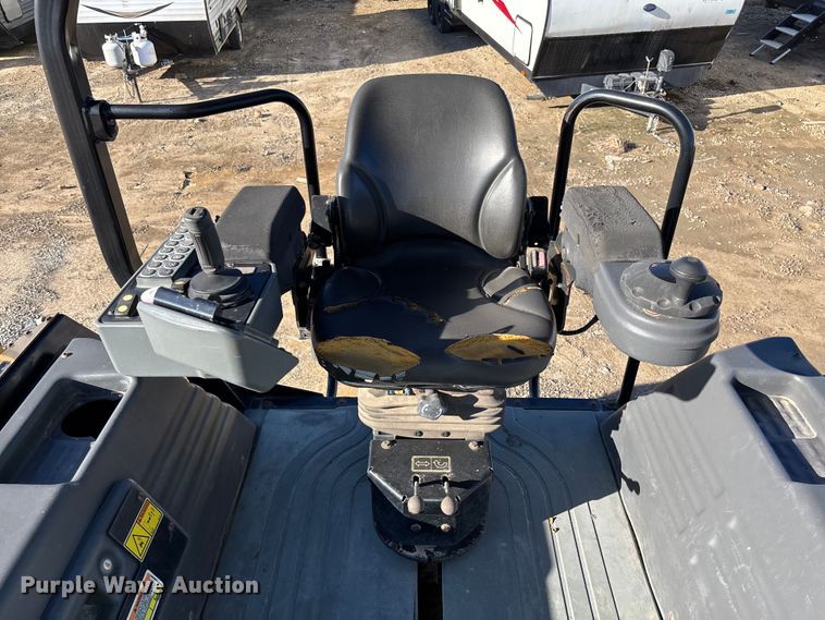 image for item YA1286 2016 Caterpillar CB54B double drum vibratory roller