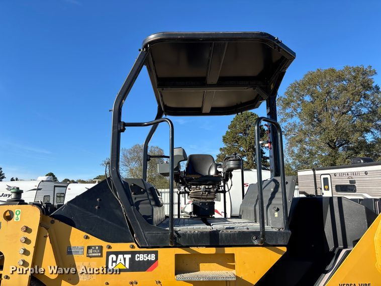 image for item YA1286 2016 Caterpillar CB54B double drum vibratory roller