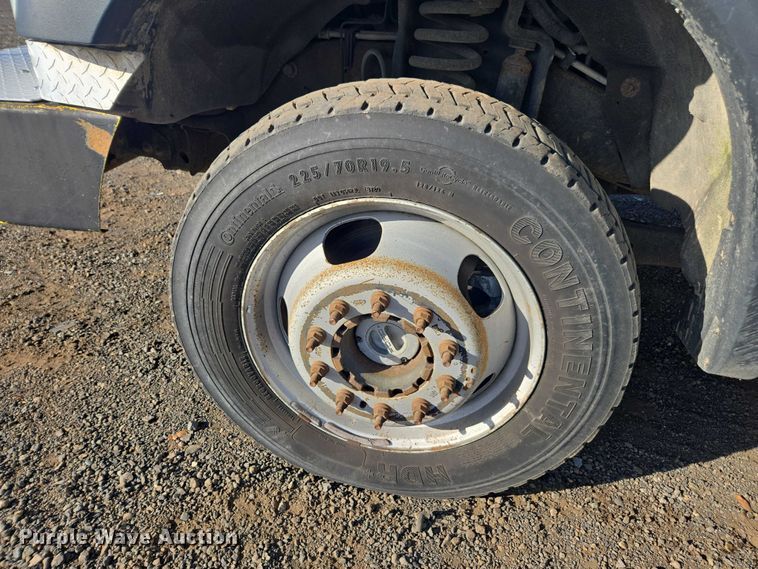 image for item YA1294 2015 Ford F450 Super Duty Crew Cab utility / service truck