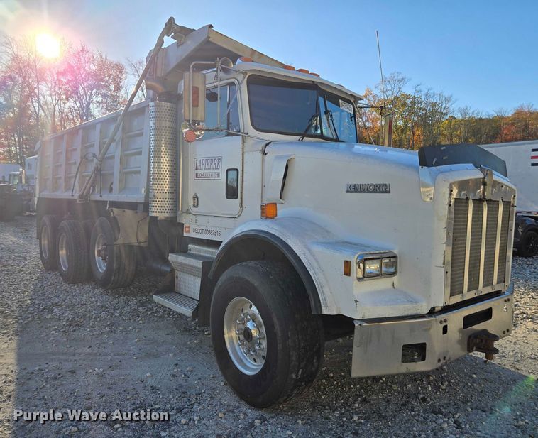 image for item YA1351 1994 Kenworth T800 dump truck