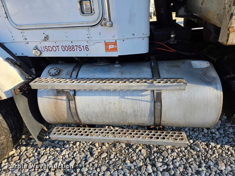 image for item YA1351 1994 Kenworth T800 dump truck