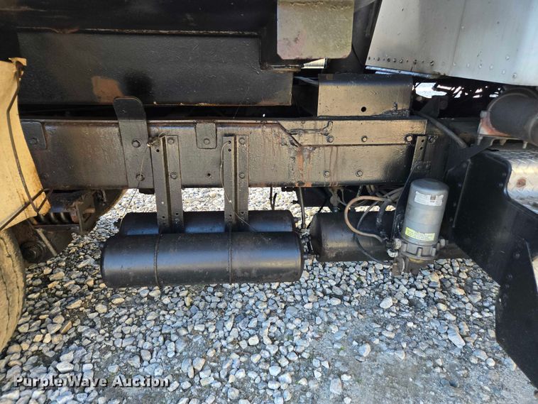 image for item YA1351 1994 Kenworth T800 dump truck