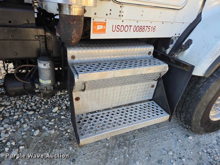 image for item YA1351 1994 Kenworth T800 dump truck