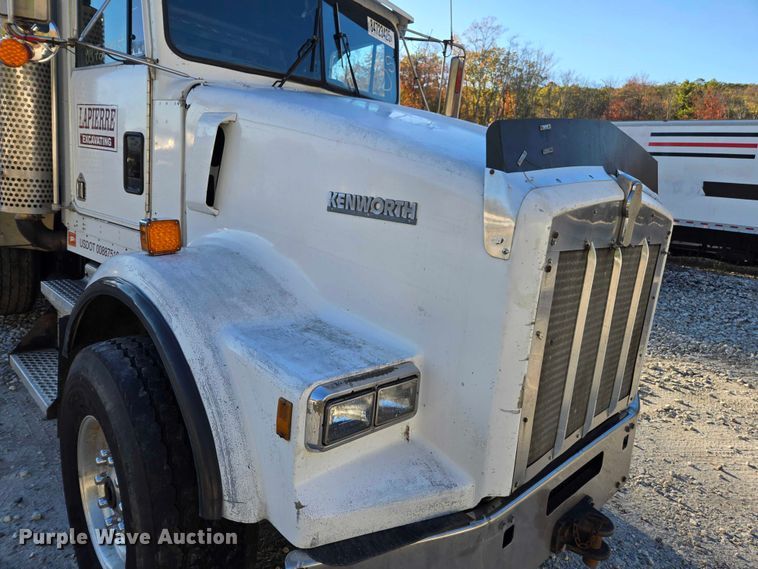 image for item YA1351 1994 Kenworth T800 dump truck