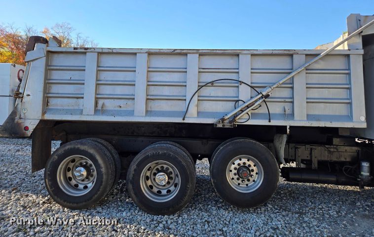 image for item YA1351 1994 Kenworth T800 dump truck