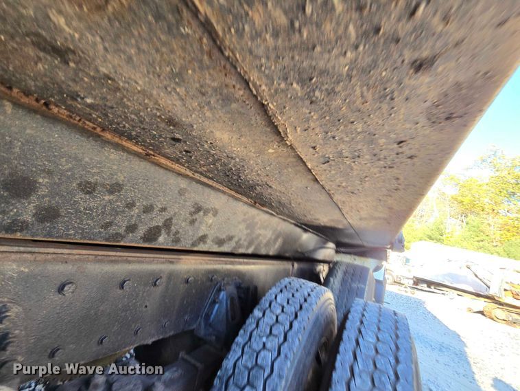 image for item YA1351 1994 Kenworth T800 dump truck