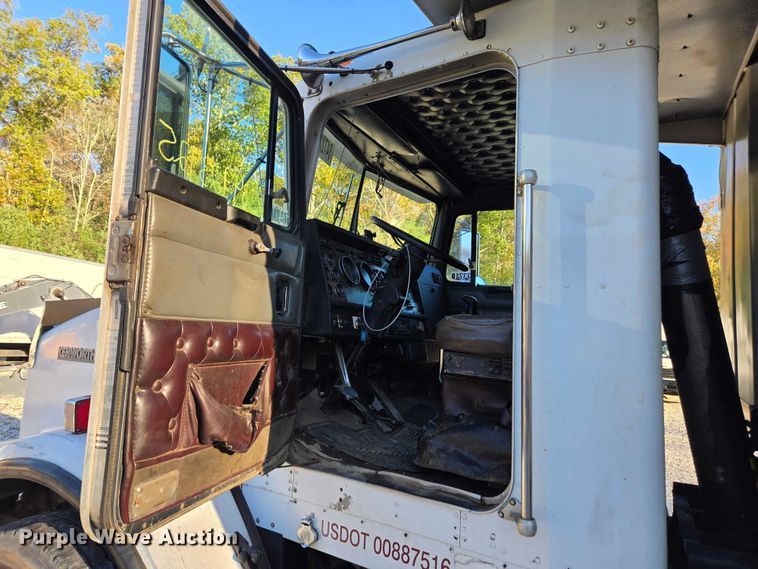 image for item YA1351 1994 Kenworth T800 dump truck