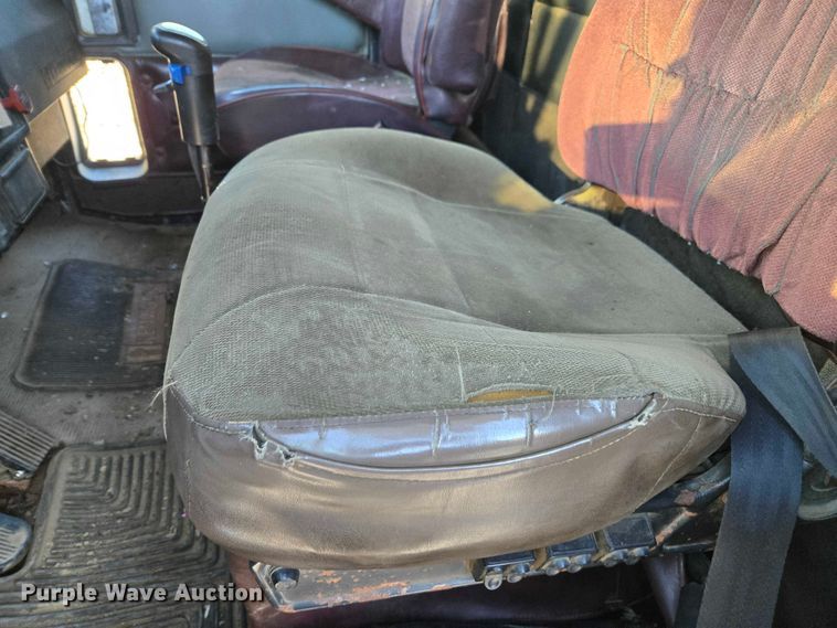 image for item YA1351 1994 Kenworth T800 dump truck