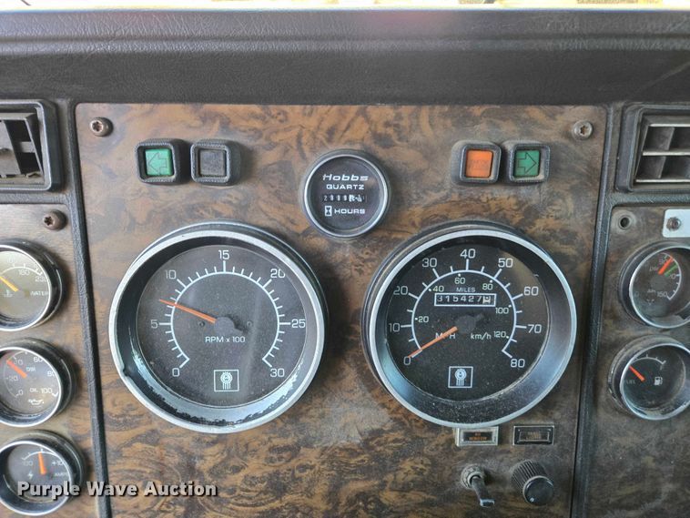 image for item YA1351 1994 Kenworth T800 dump truck