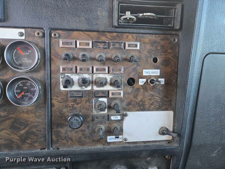 image for item YA1351 1994 Kenworth T800 dump truck