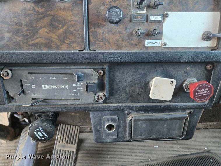 image for item YA1351 1994 Kenworth T800 dump truck