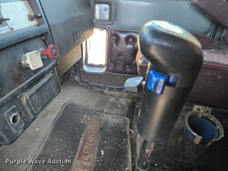 image for item YA1351 1994 Kenworth T800 dump truck