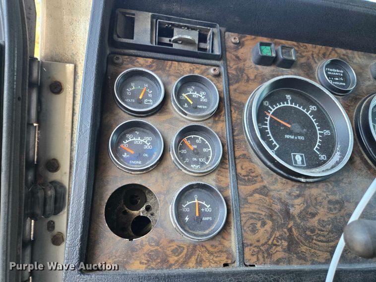 image for item YA1351 1994 Kenworth T800 dump truck