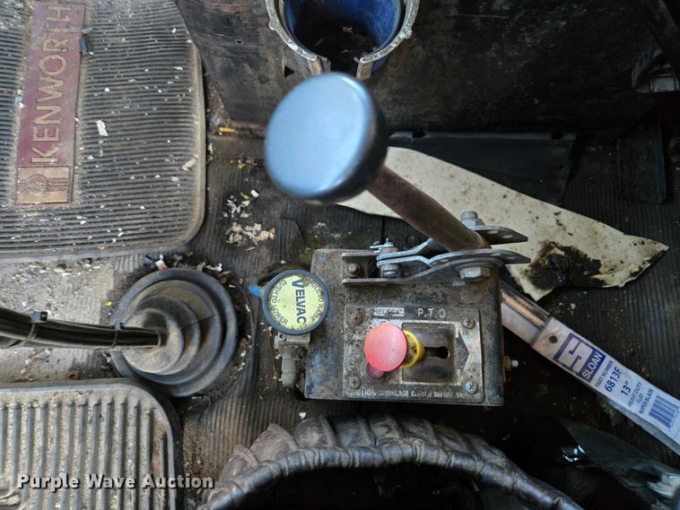 image for item YA1351 1994 Kenworth T800 dump truck