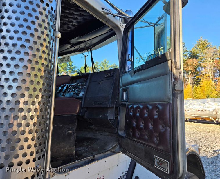 image for item YA1351 1994 Kenworth T800 dump truck