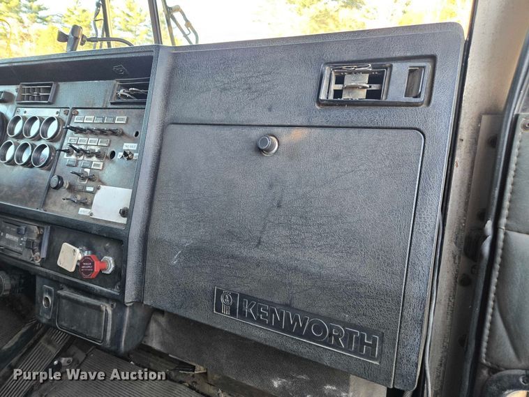 image for item YA1351 1994 Kenworth T800 dump truck